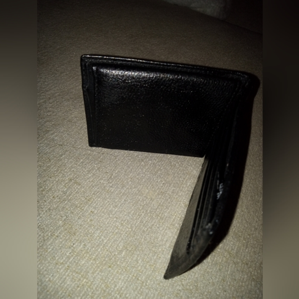 DKNY Textured Full Grain Leather Black Wallet - Picture 4 of 6